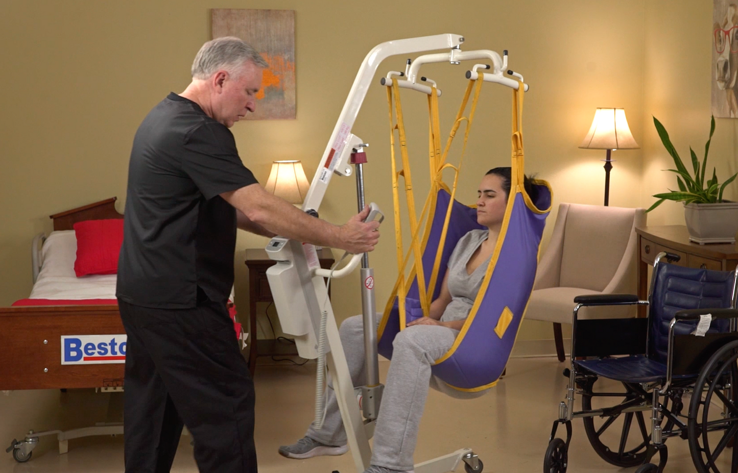 PL400HE patient lift being used to transfer patient