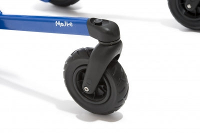 Close-up of a blue stroller wheel with 'Mailete' branding on a white background