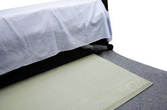 E-Z Landing Floor Mat — Beveled, Low-Profile Bedside Mat