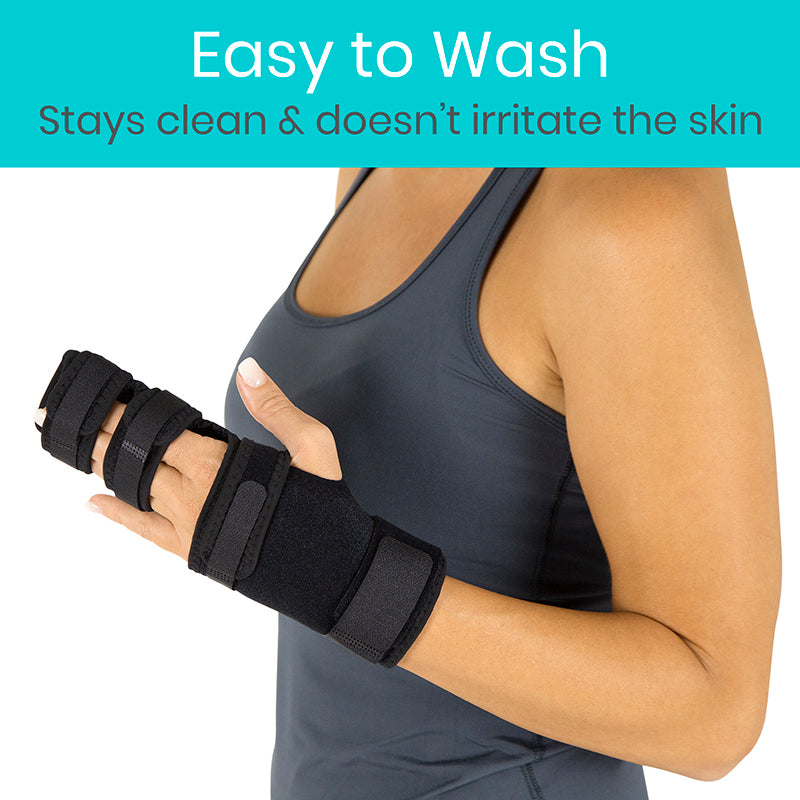 Person wearing a black wrist support with text 'Easy to Wash' and 'Stays clean & doesn't irritate the skin' on a blue background.