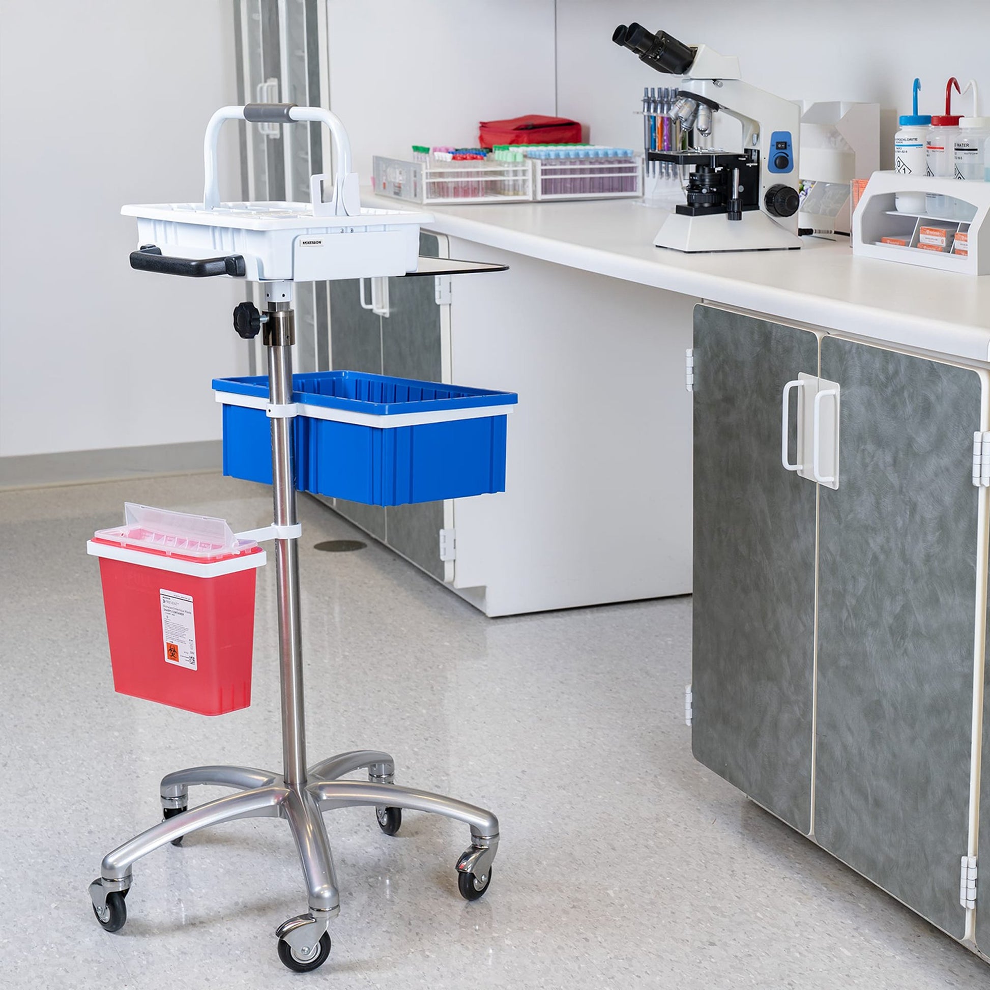 Medical examination table with blue and red containers in a clinical setting