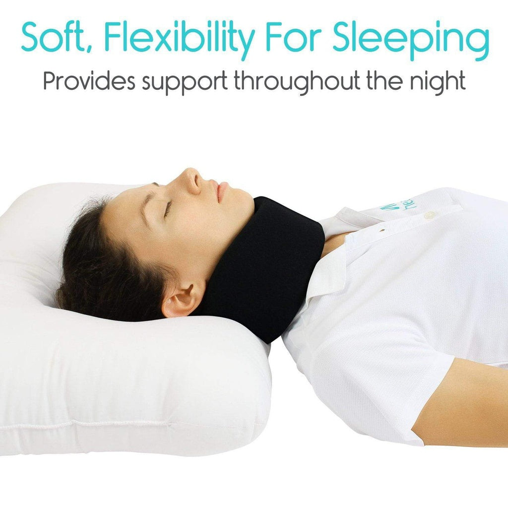 Person sleeping with a neck pillow, emphasizing softness and flexibility for sleeping.